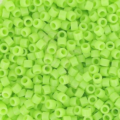 DB0733 - Opaque Chartreuse 50 gr