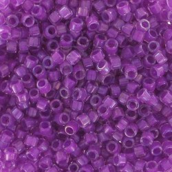 DB0073 - Magenta Lined Crystal AB 5 gr