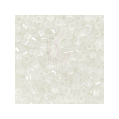 DB0202 - White Pearl AB - 50 gr