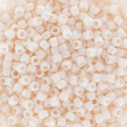 DB1500 - Opaque Bisque White AB 50 gr