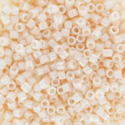DB1530 - Opaque Bisque White Ceylon 50 gr
